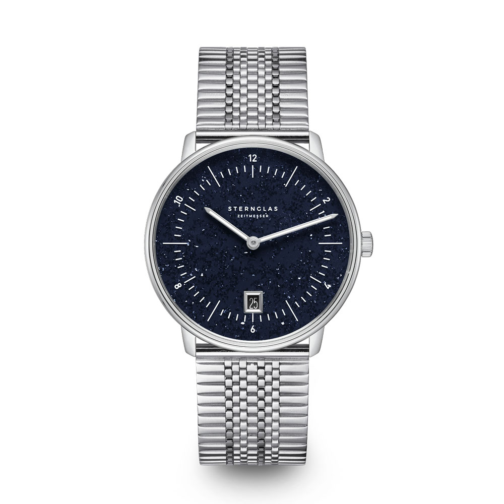 Eine elegante silberne Armbanduhr mit dunkelblauem Zifferblatt und grober Struktur
