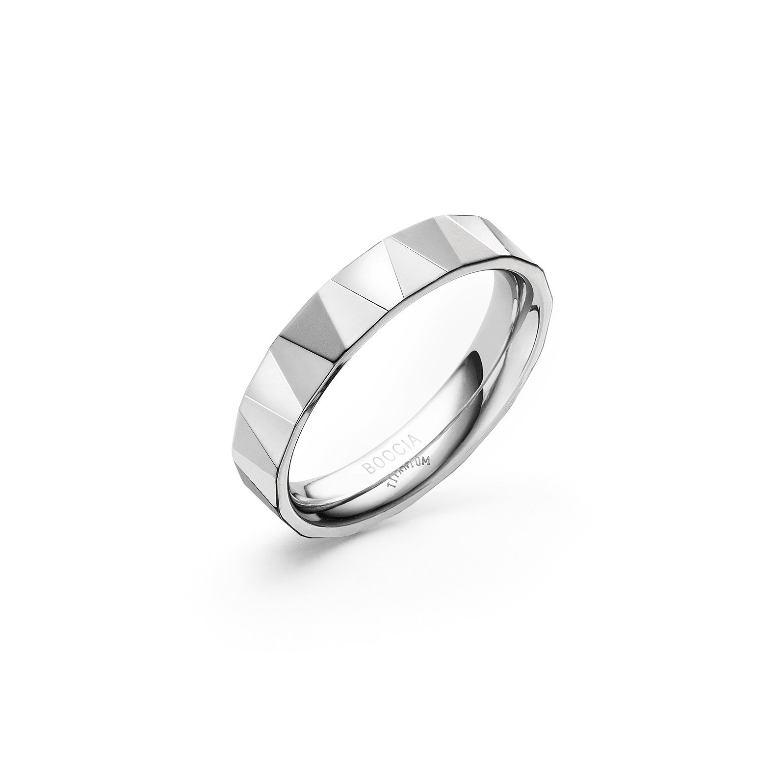 Silberner Ring mit neutralem Eindruck und facettierter Oberfläche, glänzend