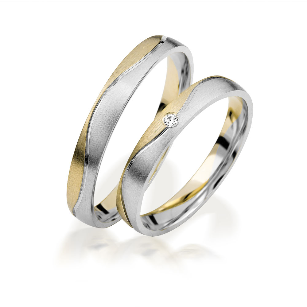 Zwei bicolor Trauringe in Gold und Silber mit kleinem Diamanten