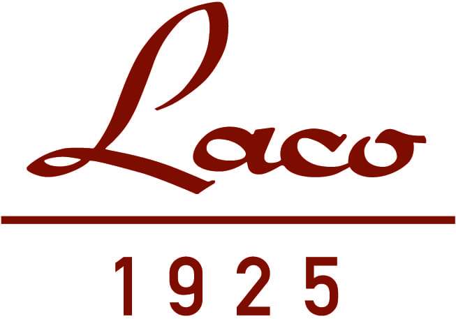 Dunkelrotes Laco Logo in Schreibschrift mit der Jahreszahl 1925