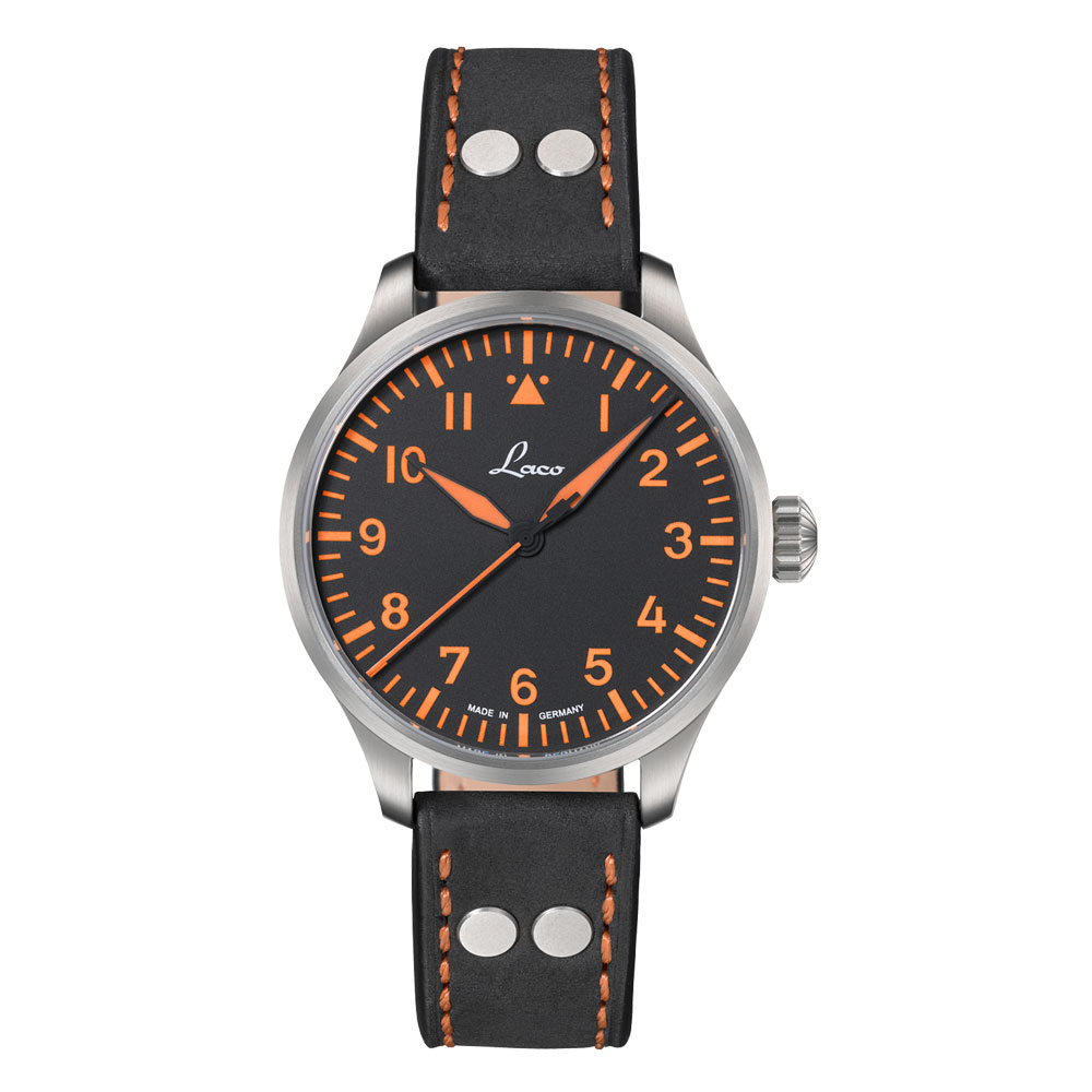 Laco Fliegeruhr mit schwarzem Zifferblatt orangen Ziffern und Lederarmband