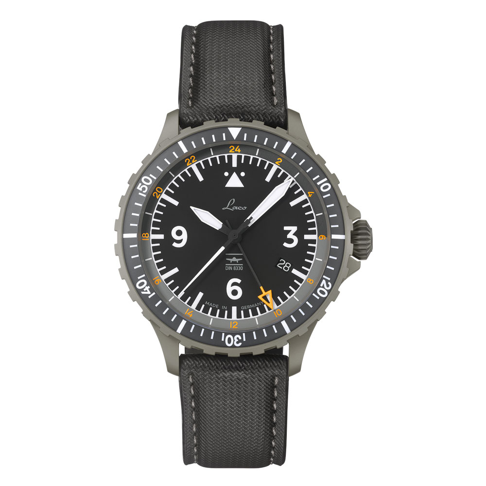 Graue Laco Fliegeruhr mit schwarzem Zifferblatt und Textilarmband